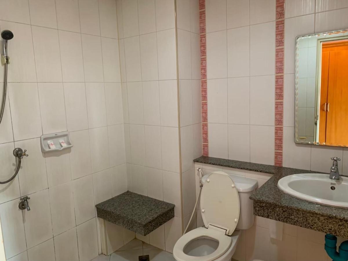 Pat Place Aparthotel Chiang Mai Ngoại thất bức ảnh